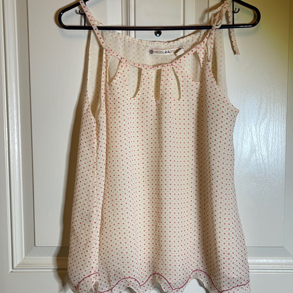 Silky top, with around neck design